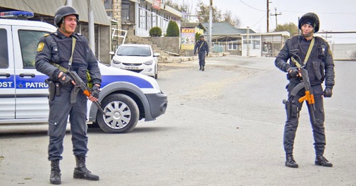 Law enforcers in Nardaran, December 2015. Photo: Famil Mahmudbayli, RFE/RL