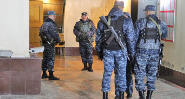 Law enforcers. Photo by Magomed Magomedov for the ‘Caucasian Knot’. 