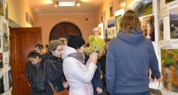 Visitors of tThe exhibition "Images of Old and New Sochi", January 7, 2016. Photo by Svetlana Kravchenko for the ‘Caucasian Knot’. 
