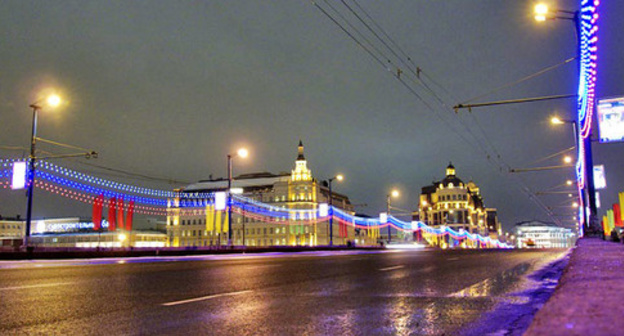Bolshoy Moskvoretsky Bridge, a view near the Malaya Ordynka Street, where Nemtsov lived. Photo: Alessio Damato https://ru.wikipedia.org/