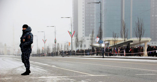 A policeman in a street of Grozny. Photo by Magomed Magomedov for the "Caucasian Knot"