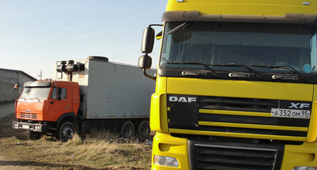 Trucks at the protest action. Photo by Murad Muradov for the ‘Caucasian Knot’. 