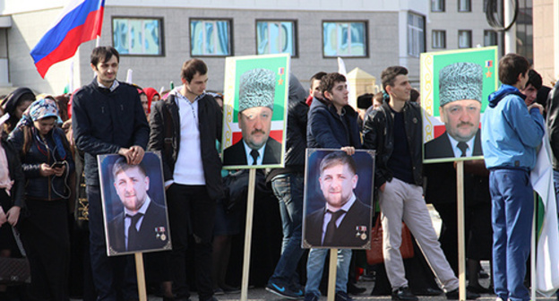 Students wait for the start of rally, Grozny, November 2015. Photo by Magomed Magomedov for the ‘Caucasian Knot’.  