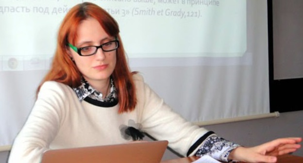 Olga Gnezdilova, the advocate of the Foundation "Legal Initiative". Photo: https://article20.org/news/v-khode-obyska-po-delu-golosa-sledovatel-vytolkal-advokata-z