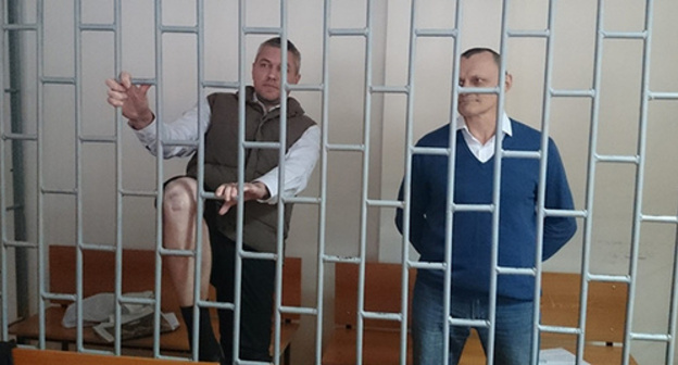 Stanislav Klykh and Nikolai Karpyuk in the courtroom. Photo: facebook Oleg Mezencev, http://www.ekhokavkaza.com/content/article/27410239.html