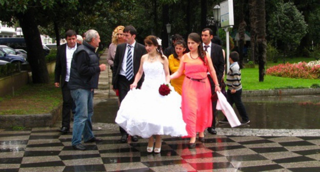 The participants of a wedding ceremony in Georgia. Batumi, Adjaria. Photo by Yuliya Kasheta for the "Caucasian Knot"