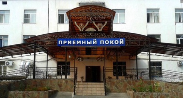 The entrance to the Malgobek hospital. Photo: Doctor06.ru