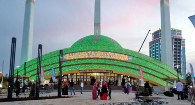 Aimani Kadyrova Mosque in Argun. Photo: Argunoy https://ru.wikipedia.org