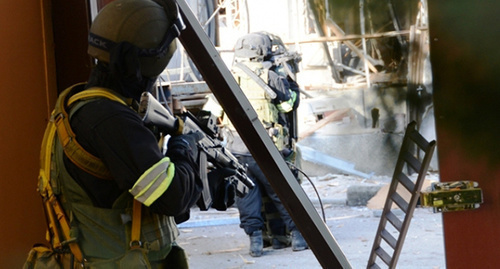 Special forces agent during CTO. Photo: http://nac.gov.ru/kontrterroristicheskie-operacii/v-nalchike-neytralizovan-okazavshiy-vooruzhennoe.html