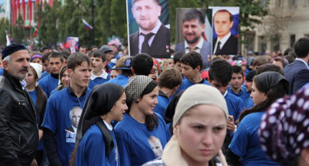 Young people at celebrations in Grozny dedicated to Putin’s birthday. Photo by Magomed Magomedov for the ‘Caucasian Knot’.  