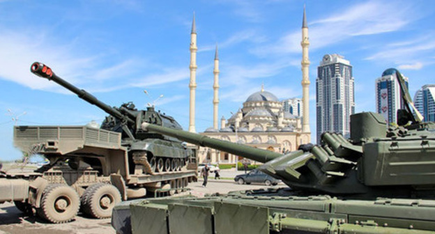 Military equipment near the mosque "The Heart of Chechnya". Grozny. Photo by Magomed Magomedov for the "Caucasian Knot"
