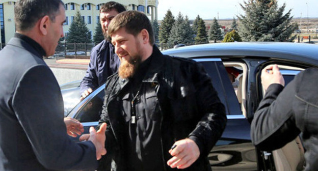 Yunus-Bek Evkurov and Ramzan Kadyrov (to the right) at the meeting. Magas, February 21, 2016. Photo: the press service of the head of the Republic of Ingushetia