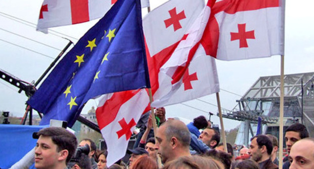 Flags of Georgia and European Union. Photo by Edita Badasyan for the "Caucasian Knot"