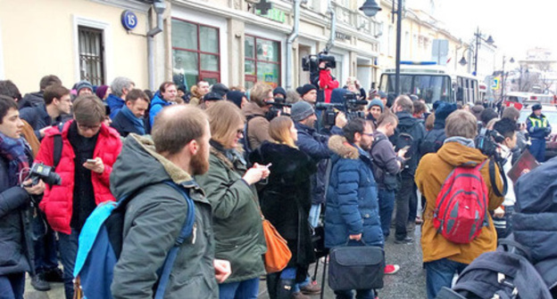 Journalists had to leave presentation of Ilya Yashin's report on Ramzan Kadyrov. Moscow, February 23, 2016. Photo by Oleg Krasnov for the "Caucasian Knot"