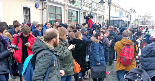 Journalists had to leave presentation of Ilya Yashin's report on Ramzan Kadyrov. Moscow, February 23, 2016. Photo by Oleg Krasnov for the "Caucasian Knot"