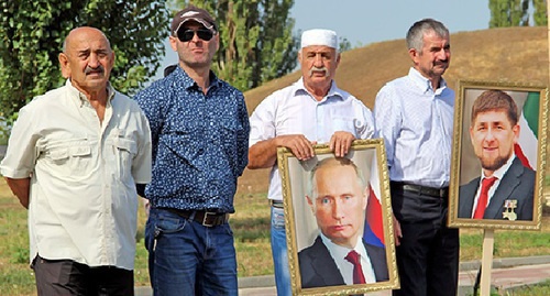 The residents of Chechnya carry photos of Vladimir Putin and Ramzan Kadyrov during the celebration of the Republic Day. September 6, 2014. Photo by Magomed Magomedov for the "Caucasian Knot"