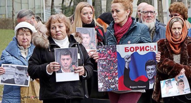 The participants of the action in memory of Boris Nemtsov in Rostov-on-Don. February 27, 2016. Photo by the PARNAS party's branch in Rostov-on-Don