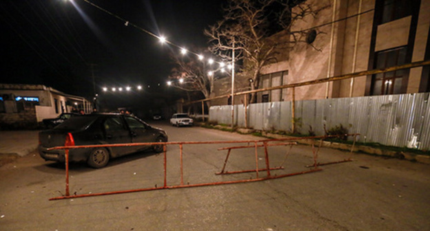 Barricades at the entrance to Nardaran, November 26, 2011. Photo by Aziz Karimov.