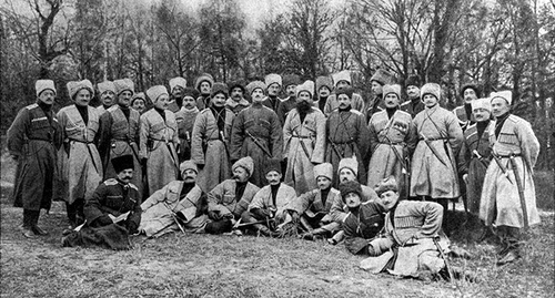 Grand Duke Michael Alexandrovich with the officers of the 2nd brigade of the Caucasian Native Mounted Division. Photo: an illustrated supplement to the newspaper "Novoe Vremya", November 2014, № 13894, https://ru.wikipedia.org/wiki/Кавказская_туземная_конная_дивизия