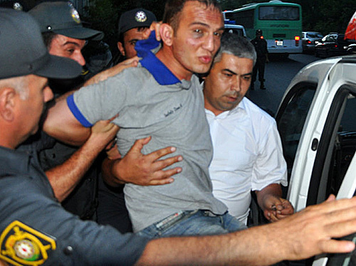 Rovshan Nasirli at detention by police. Baku, June 19, 2010. Photo by www.irfs.az
