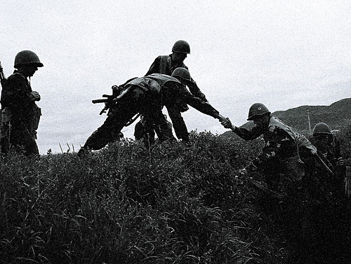 Armenian soldiers in Nagorno-Karabakh (1994). Photo by http://ru.wikipedia.org
