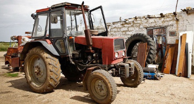 Tractor. Photo: Vlad Alexandrov, Yuga.ru