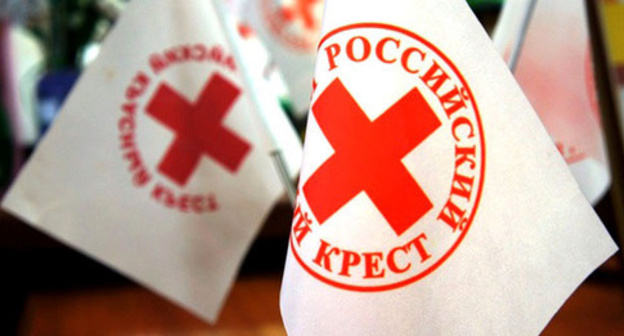 Flags with logo of International Red Cross. Photo: http://www.novorosinform.org/news/id/29120