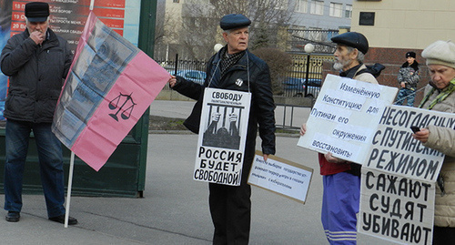 Picket in defence of Article 31 of Constitution in Volgograd was six people strong. Photo by Tatyana Filimonova for the "Caucasian Knot"