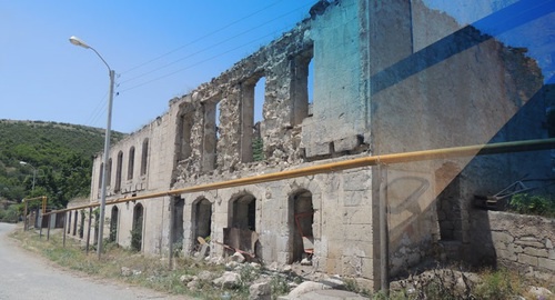 The building in Martakert, a district capital, destroyed by war. Photo from the blog on the "Caucasian Knot" by photo blogger Albert Voskanyan