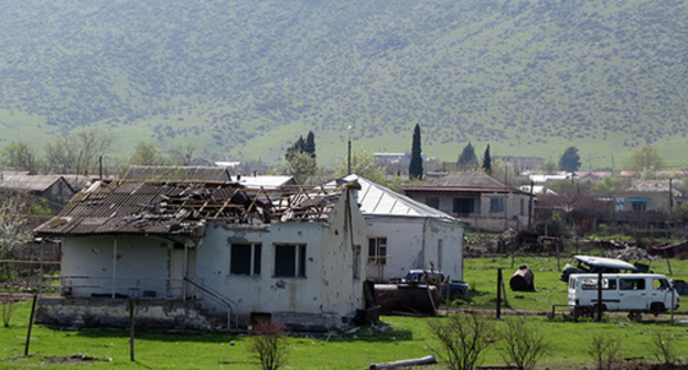 Some residential houses in Martakert were damaged during the shelling. Nagorno-Karabakh, April 6, 2016. Photo by Alvard Grigoryan for the "Caucasian Knot"