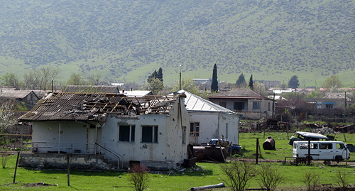 Some residential houses in Martakert were damaged during the shelling. Nagorno-Karabakh, April 6, 2016. Photo by Alvard Grigoryan for the "Caucasian Knot"