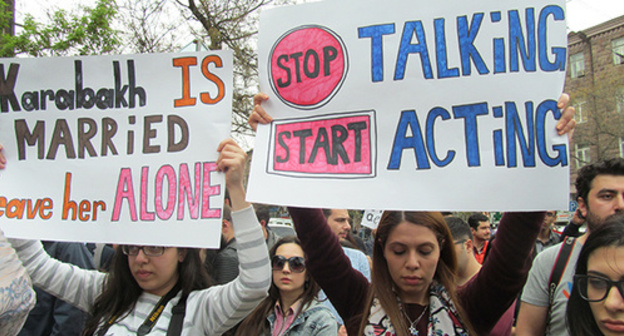Protesters in Yerevan, ‘Stop talking – start acting’. Photo by Armine Martirosyan for the ‘Caucasian Knot’. 