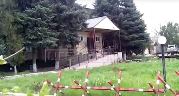 At the site of explosion near the ROVD fo Novoselitsk District, Stavropol Territory, April 11, 2016. Photo: screenshot of the video YKK, https://www.youtube.com/watch?v=3hnsZZpFtA4