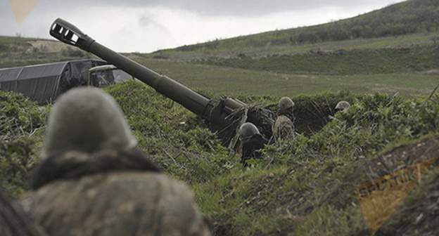 Frontline of Nagorno-Karabakh Army. Photo: © Sputnik/ Asatur Yesayants, http://www.sputnikarmenia.ru/karabah/20160411/2933416.html