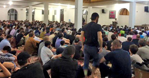 Parishioners in the mosque. Photo: http://rus.azattyq.mobi/