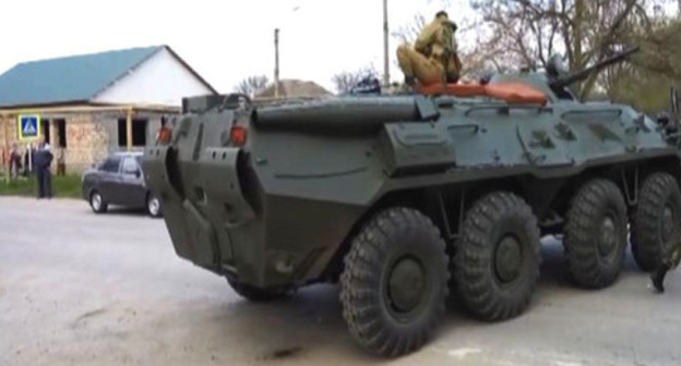 Law enforcers at the site of explosion near the ROVD for Novoselitsk District, Stavropol Territory, April 11, 2016. Photo: https://nac.gov.ru