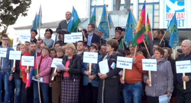 Kuban farmers film video to inform Vladimir Putin about raider attacks on their land plots, April 11, 2016. Photo: screenshot of the ‘Caucasian Knot’ video. 