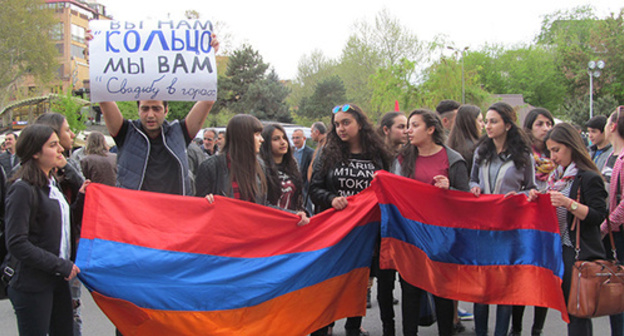 Rally participants in Yerevan. Photo by Tigran Petrosyan for the ‘Caucasian Knot’. 