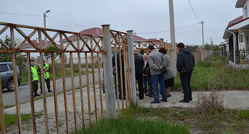 Members of the public commission at the territory of "Veseloe-Psou"cottage village. Photo by Svetlana Kravchenko for the ‘Caucasian Knot’.  