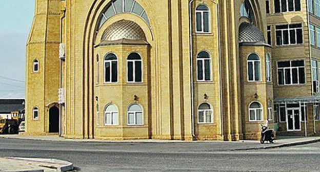 'Eastern' Mosque in Khasavyurt. Photo: http://islamcenter.ru/?item=1085#prettyPhoto[pp_gal]/0/