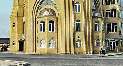 'Eastern' Mosque in Khasavyurt. Photo: http://islamcenter.ru/?item=1085#prettyPhoto[pp_gal]/0/