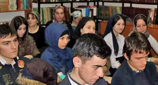 A memorial evening "Let generations know" in the Central Library in Grozny. February 20, 2016. Photo http://www.cbschr.ru/index.php/fotogalereya/category/2-meropriyatiya?start=98