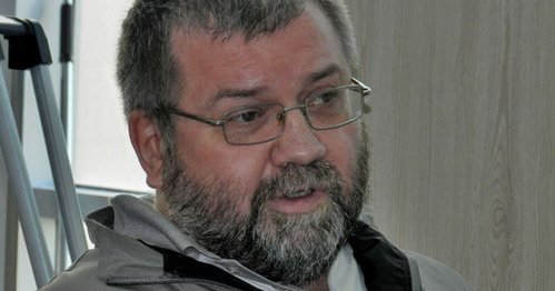 Yevgeny Kruglov, the head of the archeological department of the Volgograd Regional Organization (VRO) "All-Russian Society for Protection of Historical and Cultural Monuments", at the press conference. Volgograd, April 22, 2016. Photo by Tatyana Filimonova for the "Caucasian Knot"