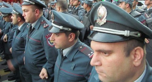 The policemen in Armenia who have blocked the road during the march. April 22, 2016, Yerevan. Photo by Armine Martirosyan for the "Caucasian Knot"