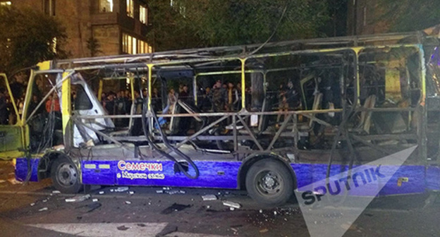 Bus blown up in Yerevan. Photo: http://www.sputnikarmenia.ru/photo/20160425/3160776.html
