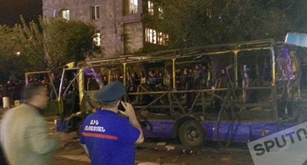 Bus blown up in Yerevan. Photo: © SPUTNIK/ DAVID GALSTYAN,http://www.sputnikarmenia.ru/photo/20160425/3160776.html