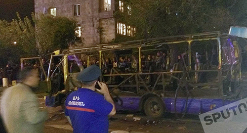 Bus blown up in Yerevan. Photo: © SPUTNIK/ DAVID GALSTYAN,http://www.sputnikarmenia.ru/photo/20160425/3160776.html
