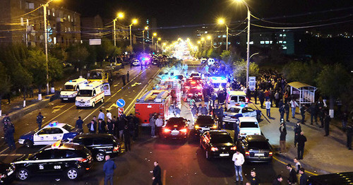 Bus blown up in Alabyan Street in Yerevan, April 25, 2016. Photo: © PAN Photo / Vahan Stepanyan