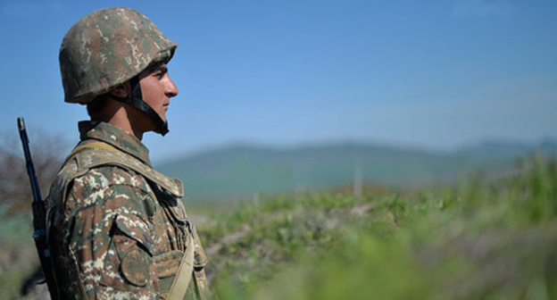 Soldier of Nagorno-Karabakh Armed Forces at the battle line. Photo: © PAN Photo / Davit Hakobyan
