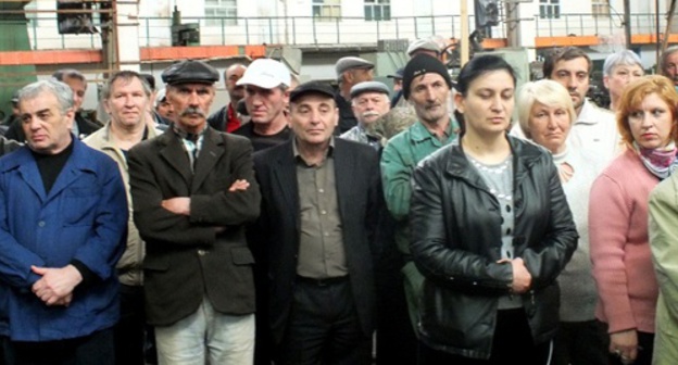 Workers of "Aviaagregat" factory take part in rally. Photo by Patimat Makhmudova for the ‘Caucasian Knot’. 